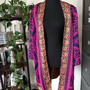 Chico’s Vibrant Pink and Gold Patterned Reversible Kimono (size 1)
